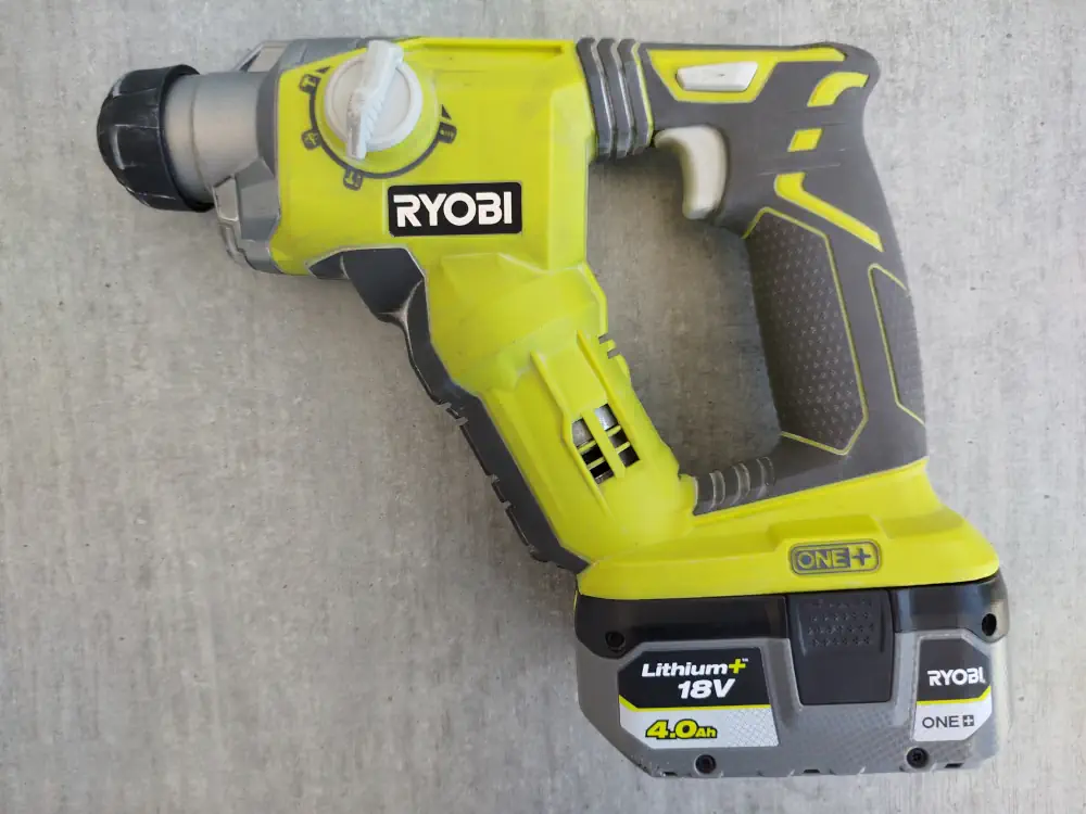 Perforateur sans fil Ryobi avec batterie One+ et mandrin SDS+