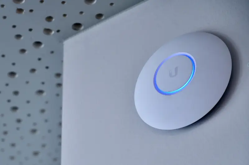 Améliorer le WiFi maison avec antenne mesh