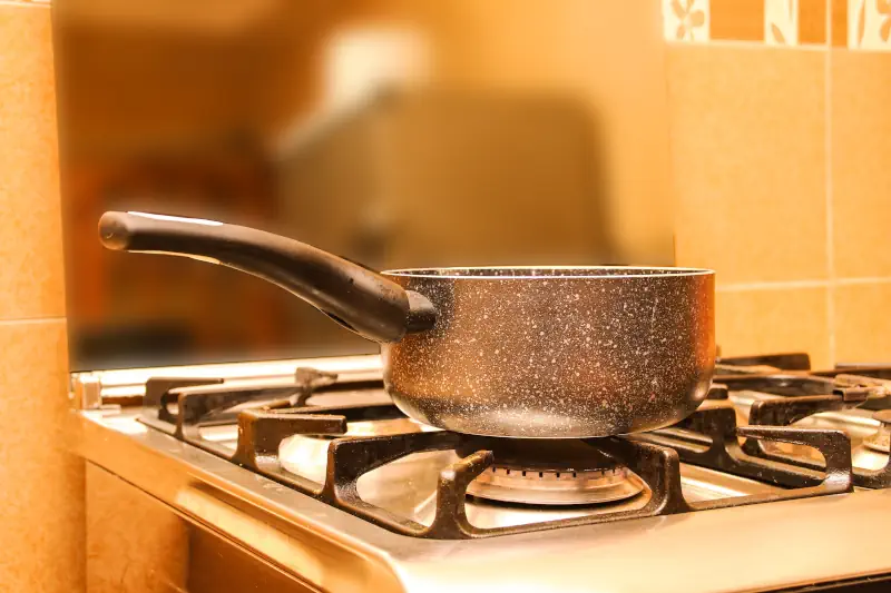 Casserole sur une gazinière